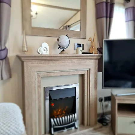 Primrose Valley - 20599 * Filey