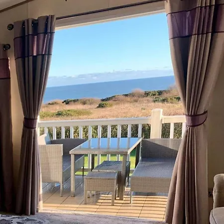 Primrose Valley - 20599 * Filey